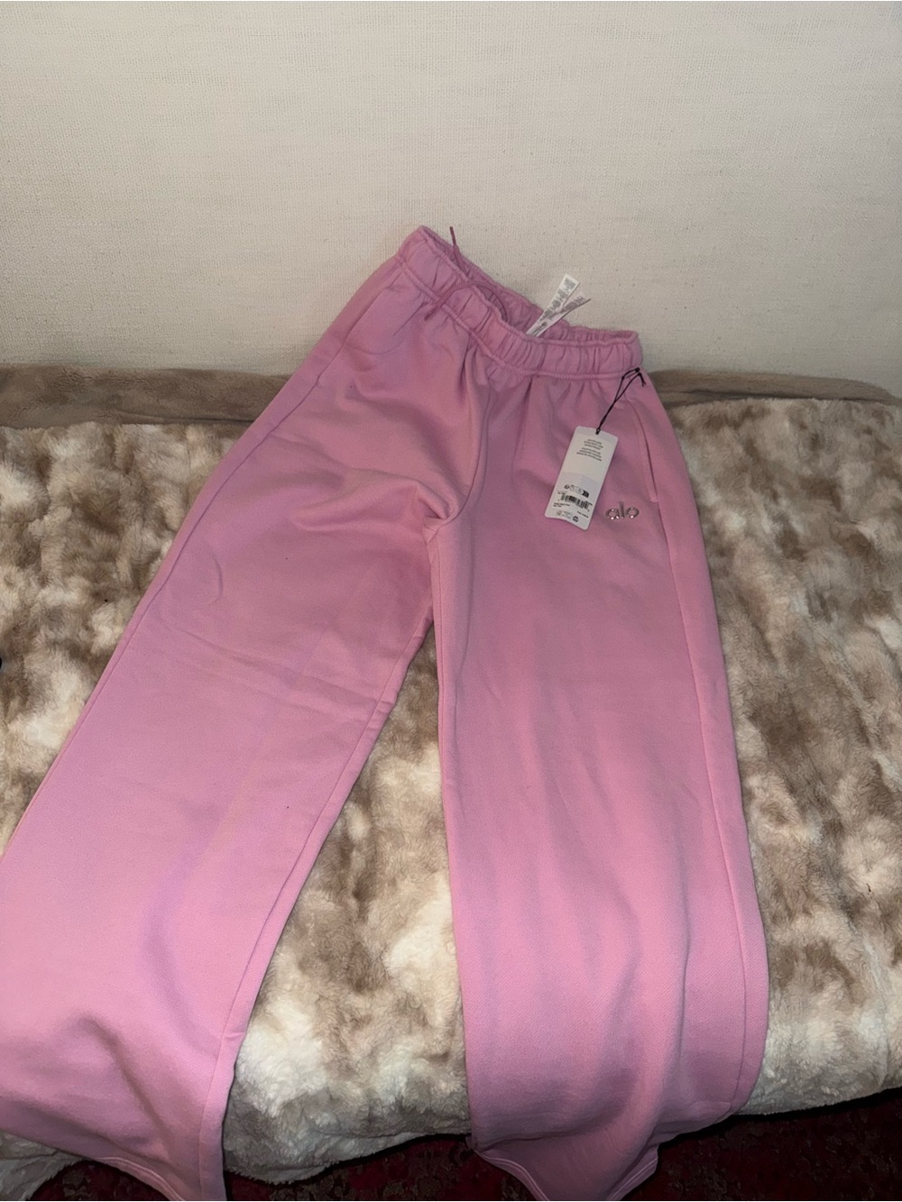 ALO Yoga candy heart pink straight leg Sweatpants🩷 - Picture 3 of 3